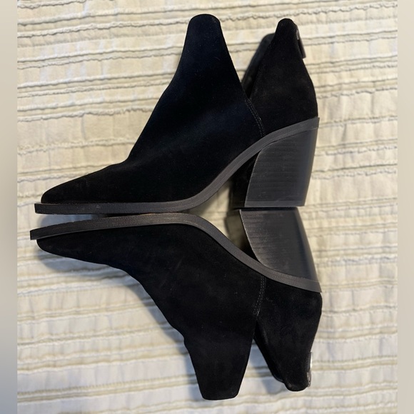 Vince Camuto Bibestie Bootie heels - Picture 7 of 8